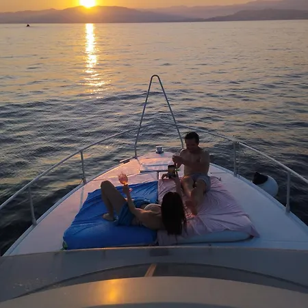 Πλωτό κατάλυμα Sunset Yacht Rooftop A Juan *